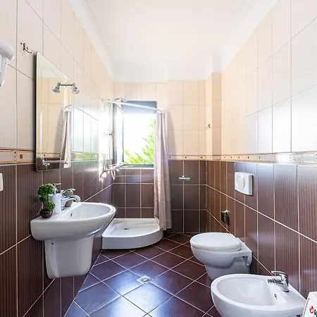 Apartamento Charm 5 1br Ap W Kitchen & Parking *